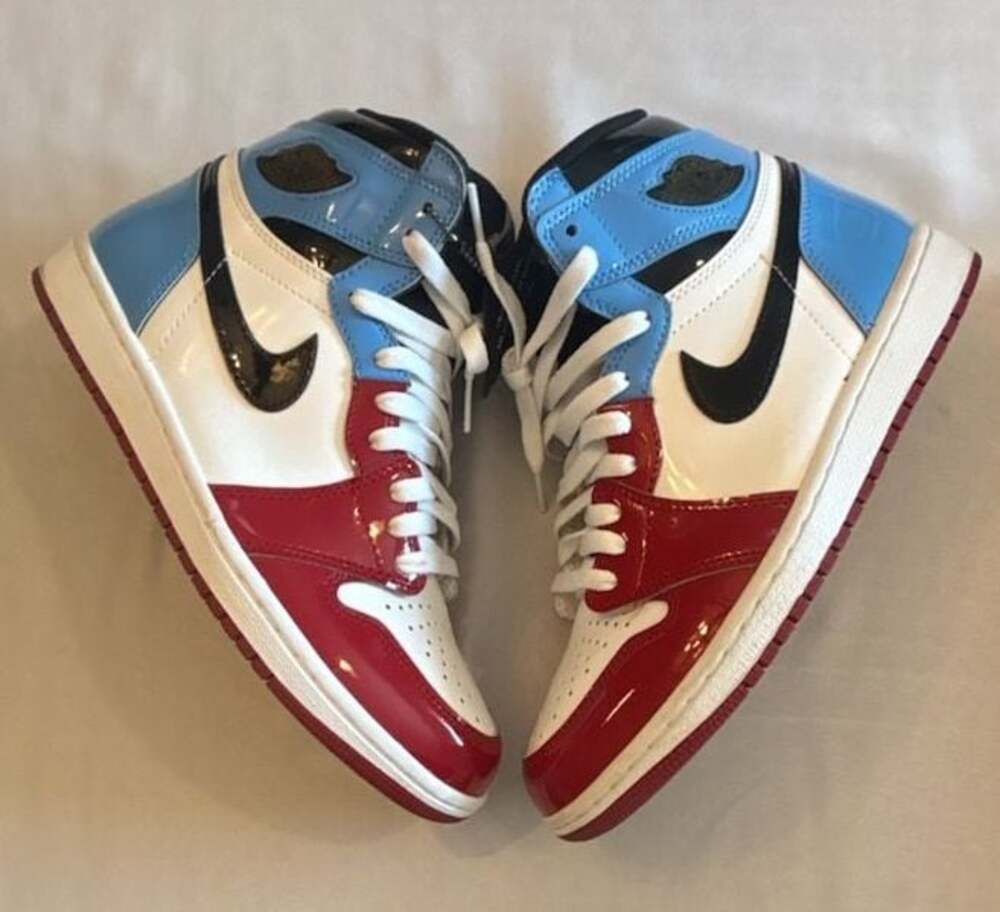 Nike Air Jordan 1 Retro High OG Fearless UNC Chicago CK5666-100